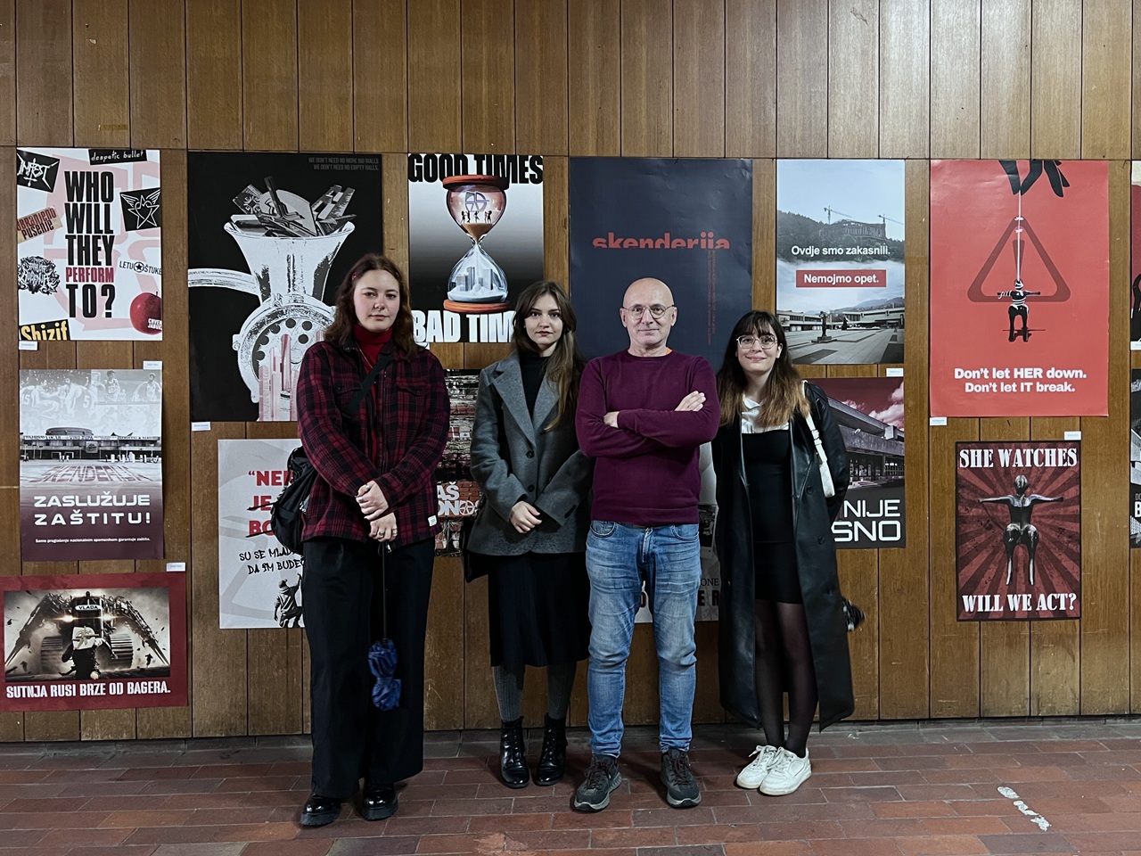 Studenti VACD-a predstavili izložbu o Skenderiji na Međunarodnom sajmu knjige u Sarajevu Studenti VACD-a predstavili izložbu o Skenderiji na Međunarodnom sajmu knjige u Sarajevu