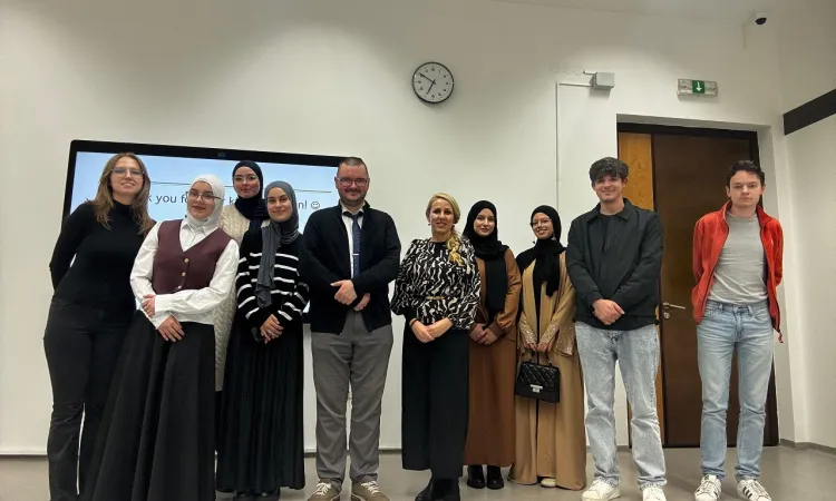 Znanje, umjetnost i istraživanje: Dr. Damir Kahrić inspirisao studente da razmišljaju izvan okvira metodologije (VACD specijalno izdanje)