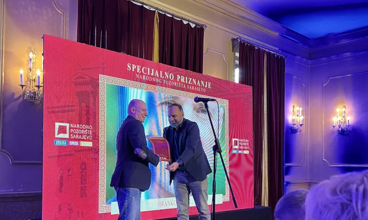 Priznanje za umjetnost i inovacije: Vanr. prof. Branko Vekić dobio nagradu Narodnog pozorišta Sarajevo